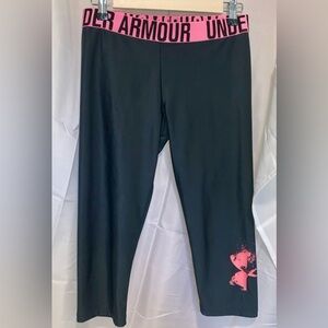 Under Armour Pink and Black Activewear Size Medium Yoga Workouts Chilling Logo